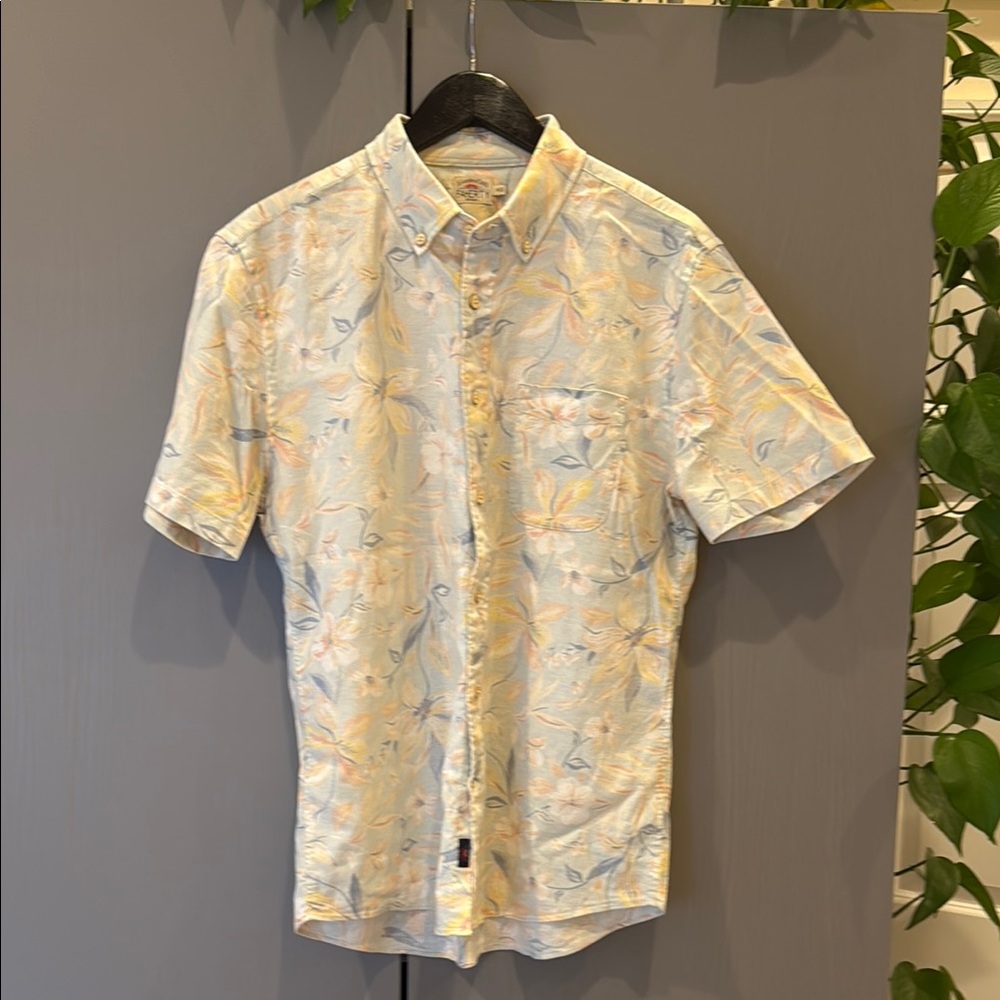 Faherty Breeze Sky Coast Floral Short Sleeve Button Down - Medium